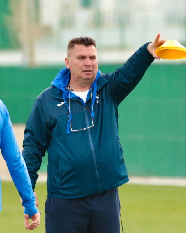 1739106172614095660.jpg 2-吉尔吉斯U20新任主教练、乌克兰人普切科夫-.jpg