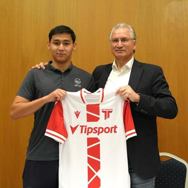 1739106147366015611.jpg 6-足协主席之子、吉尔吉斯国青队队长基季尔沙耶夫今年1月与斯洛伐克特伦钦队正式签约.jpg