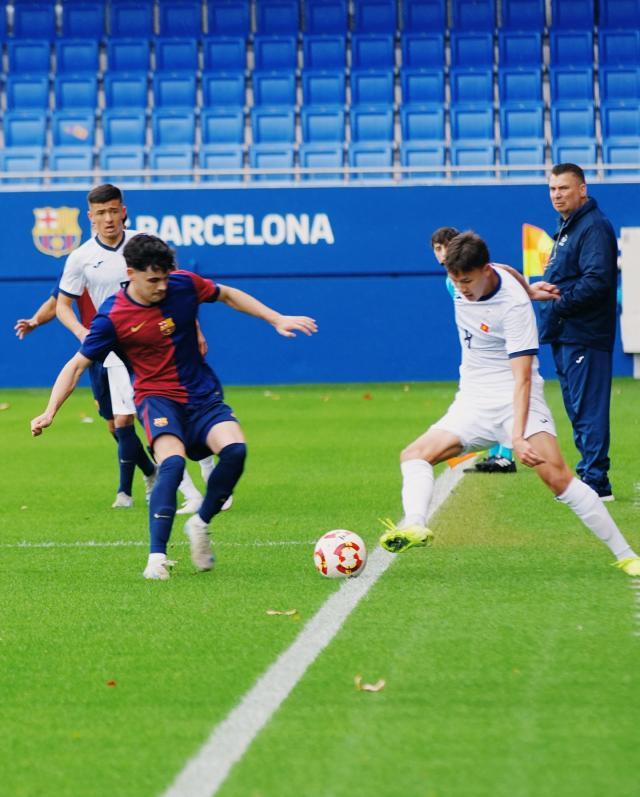 1739106181259058443.jpg 10-吉尔吉斯国青队以0比4负巴塞罗那U19队.jpg