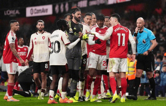 半岛体育官网-基恩炮轰马丁内利引争议，赖特反驳称其误解事实|布拉德利|利物浦|加布里埃尔-马丁内利|斯蒂芬-布拉德利|贝利-赖特_新浪体育_新浪新闻